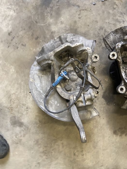 Zwrotnica Lewa prawa BMW e60 e61 przód zwrotnica wahacz