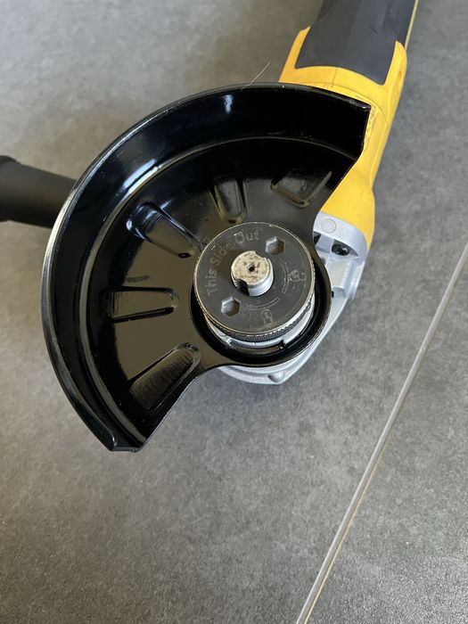 Безщіткова Акум. Болгарка Dewalt DCG 405 + АКБ 5.0