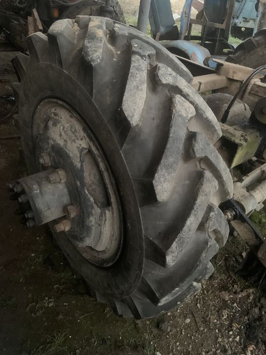 Незавершиний саморобний трактор