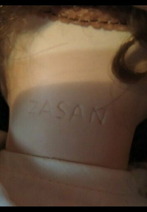 Фарфоровая кукла