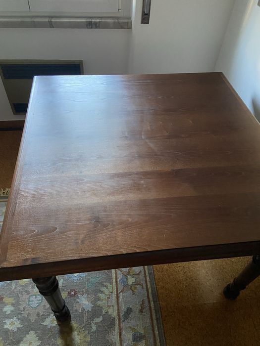 Mesa jantar extensivel. Em madeira maciça. Castanha.
