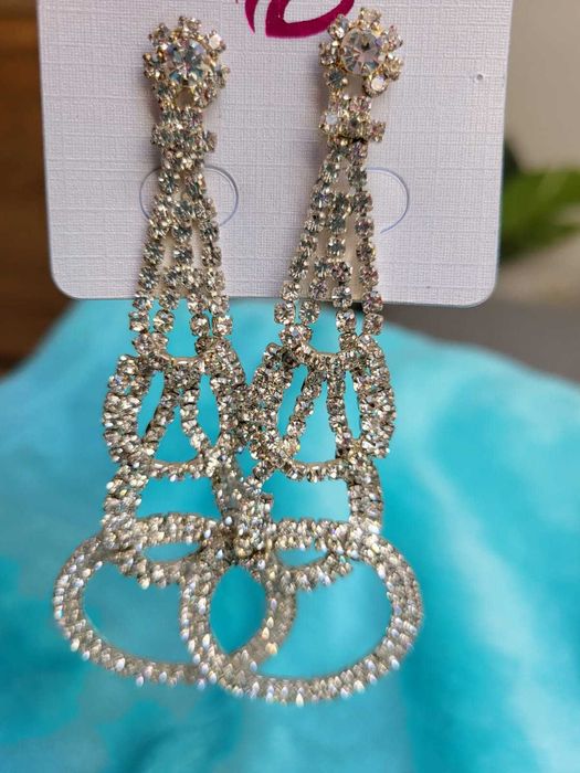 długie kolczyki z cyrkoniami