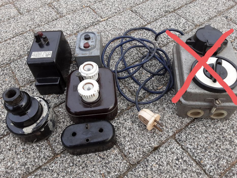Elementy z bakelitu PRL