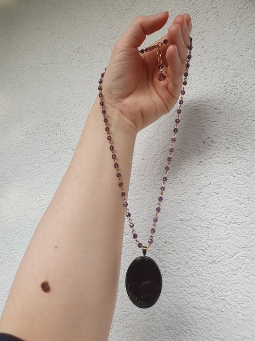 Fioletowy naszyjnik handmade z kaboszonem i kryształkami + pudełeczko