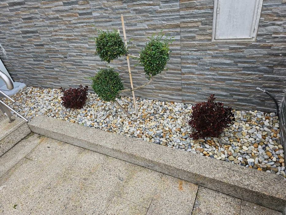 Colocação de relva sintética