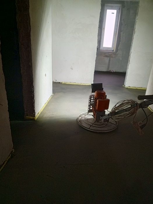 Професійна стяжка підлоги.