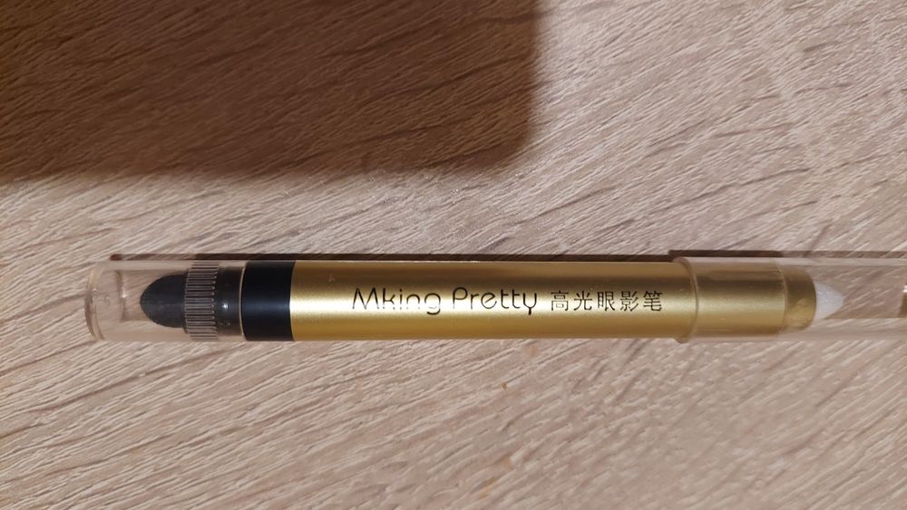 Iskrzący cień do powiek