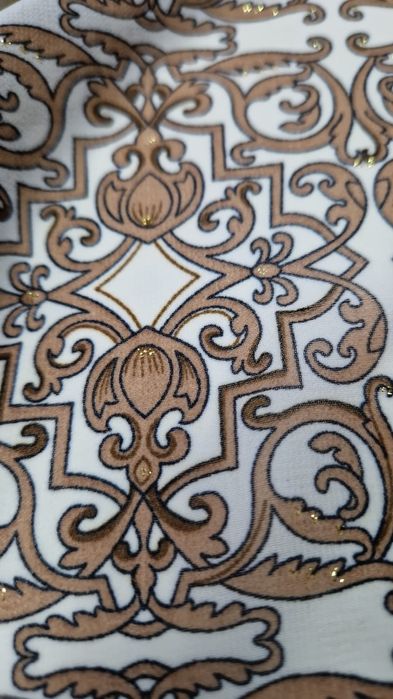 Szyfon biały wzór szer.150 cm.