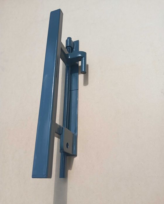 Ручка задвижка на откатные ворота.