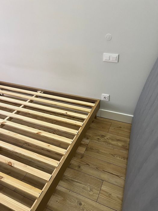 Cama 180x200 com estrado de ripas