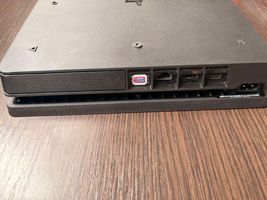 PS4 Slim 500GB + 2 джойстики + Зарядна станція та чохли у подарунок!