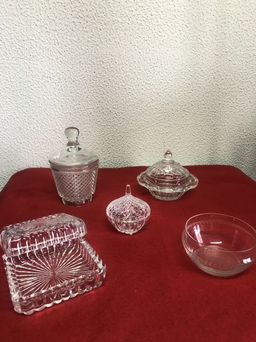 Potes em vidro de doces