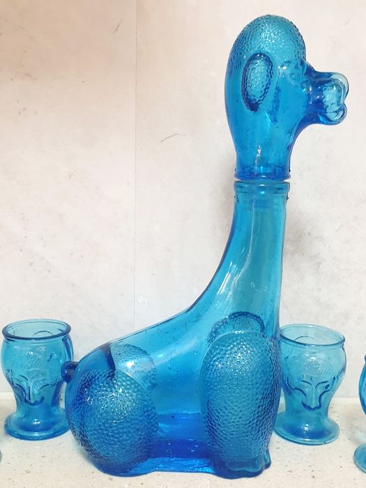 Engraçado conjunto de garrafa e copos "Caniche" em vidro turquesa