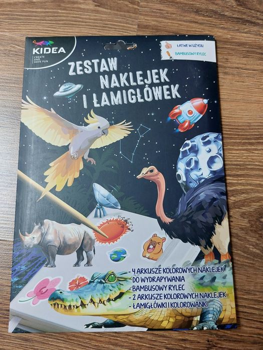 Zestaw naklejek i łamigłówek