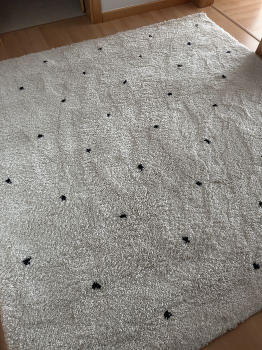 Tapete branco e bolas pretas 200x200 Estado como Novo