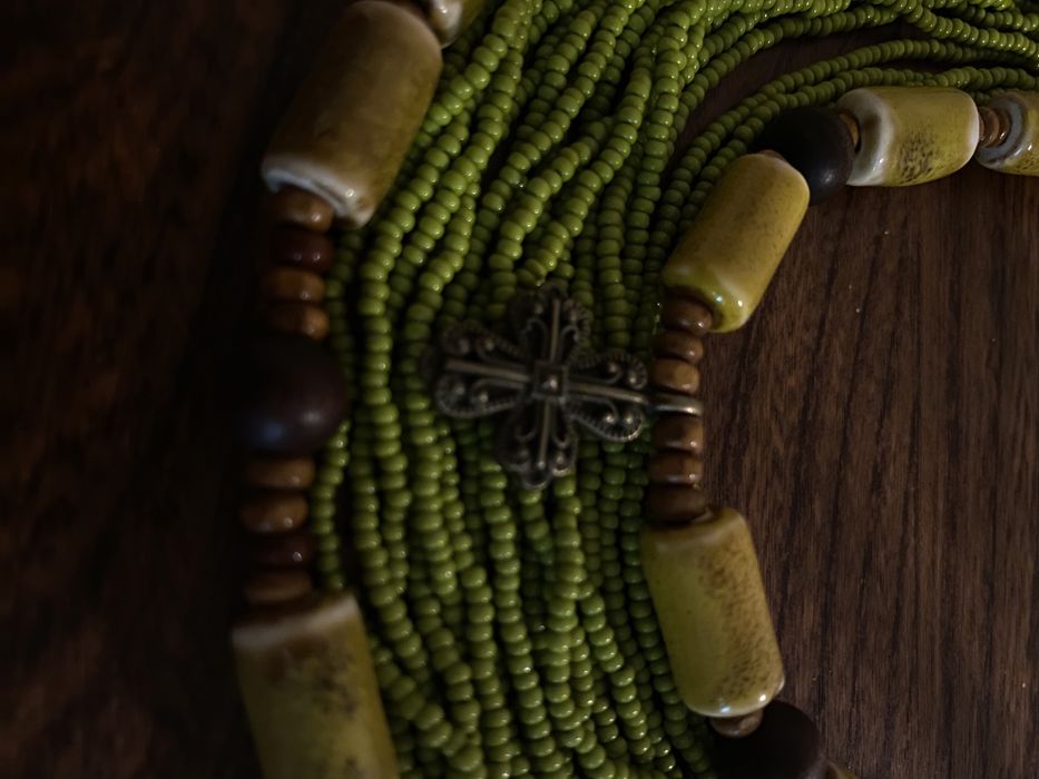 Прикраса на шию. Ручна робота.