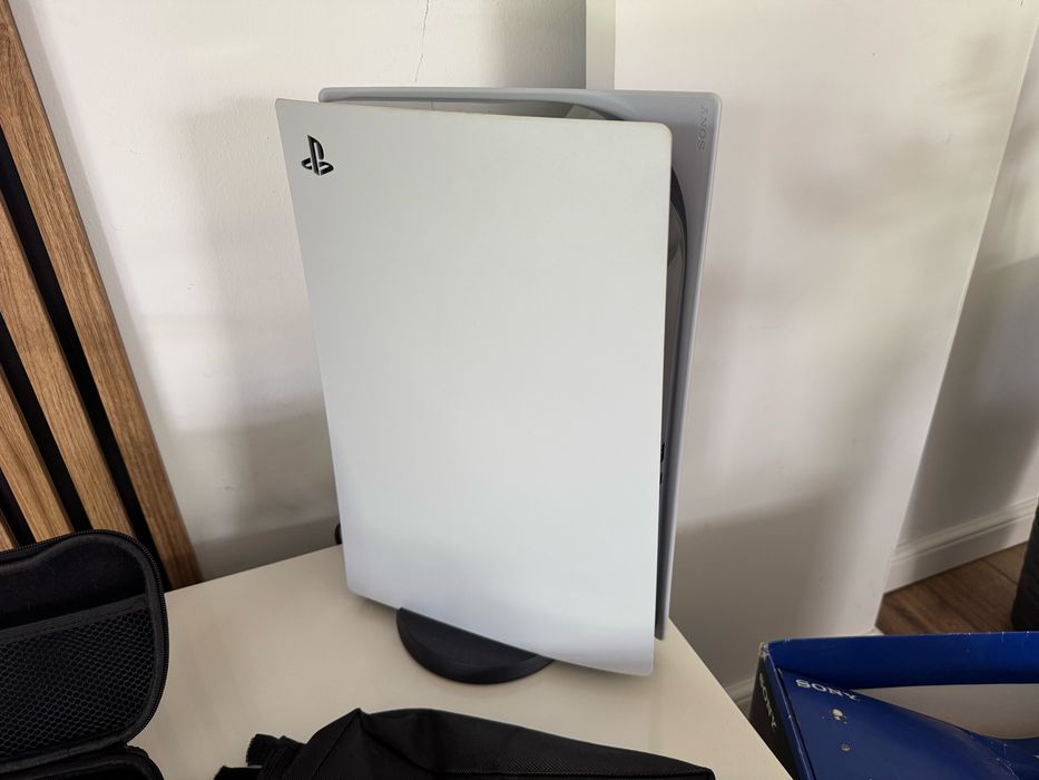 PlayStation 5 Digital Edition (bez napędu) – stan bardzo dobry