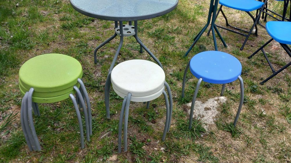 Stoły i krzesła ogrodowe-plastikowe-kilka sztuk