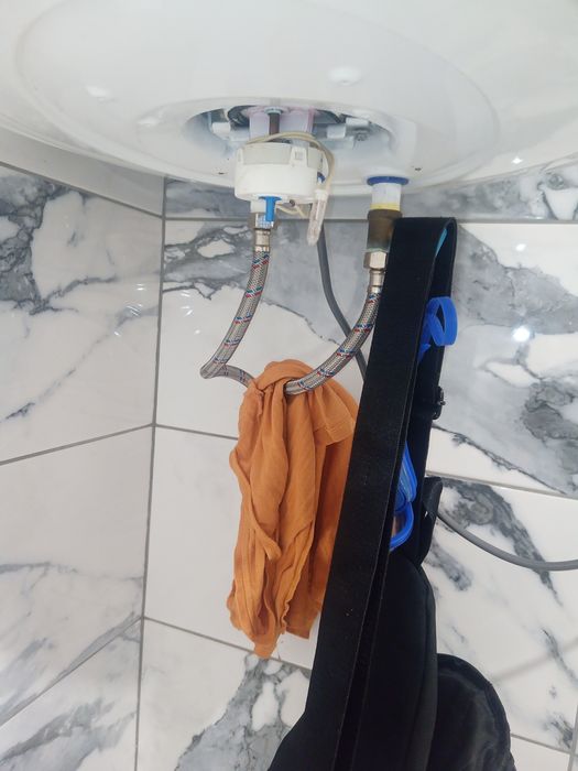 Продам бойлер ariston