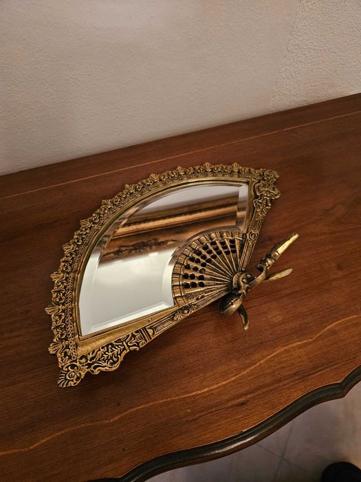 Espelho em Bronze Dourado Antigo em Forma de Leque