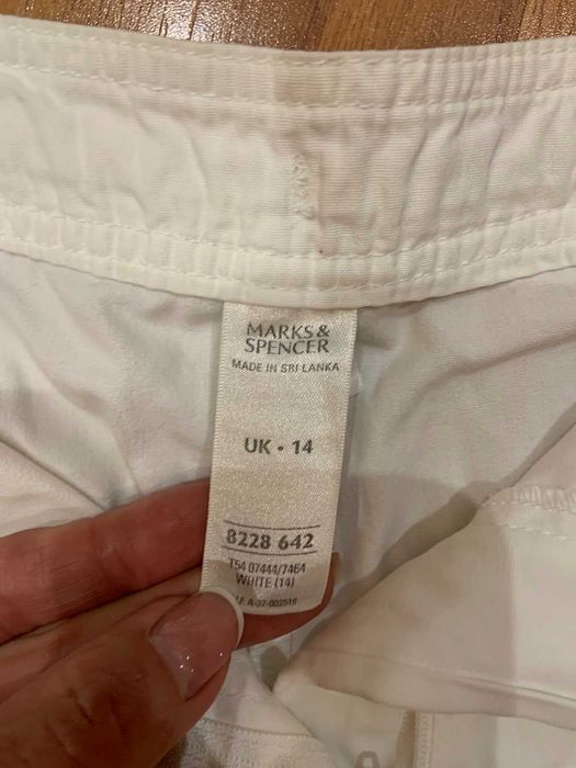 Белые, легкие, новые шорты