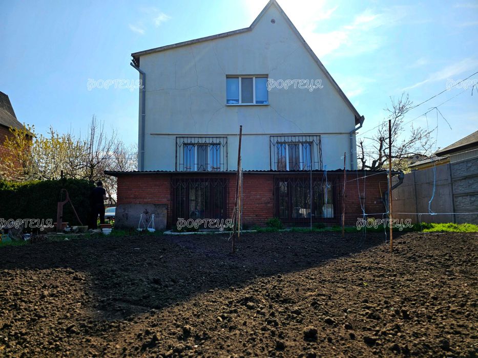 Продаж будинку з ремонтом, в Підгородному по вул. Литвишка
