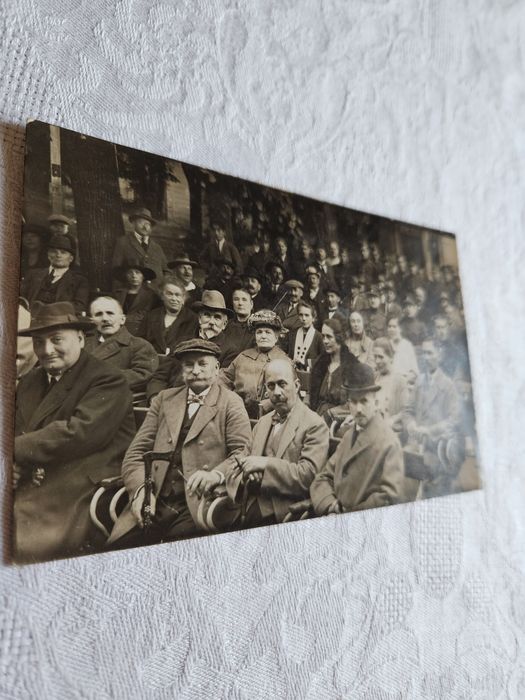 Stare zdjęcie ok 1920 r z zebrania lub koncertu