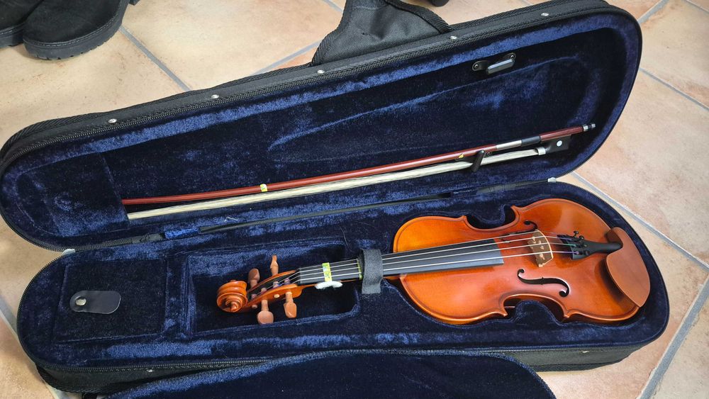 Violino 1/4 com caixa - Práticamente Novo