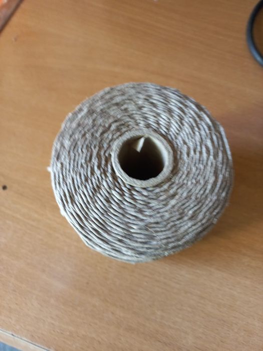 Sznurek na szpuli