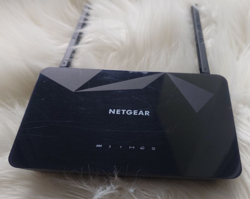 60Netgear n300 WiFi DSL Modem Router