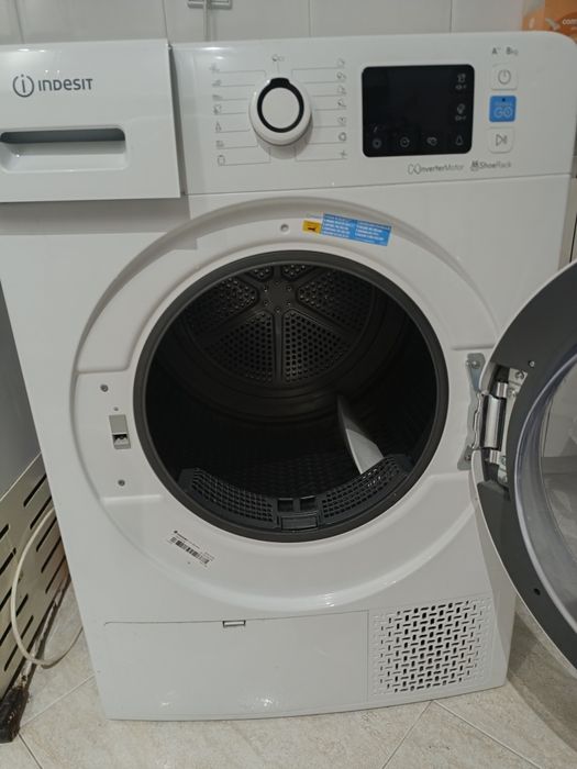 Máquina de secar roupas em otimo funcionamnto em bomba de  calor ,  se