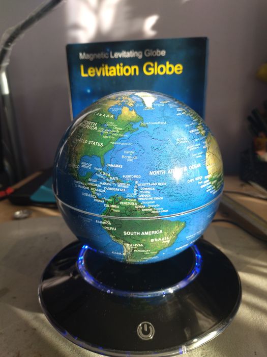 Глобус лівітуючий