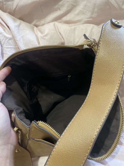 Bolsa marrom espaçosa