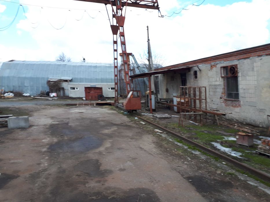 Промислово - виробниче приміщення з козловим краном та металевий ангар