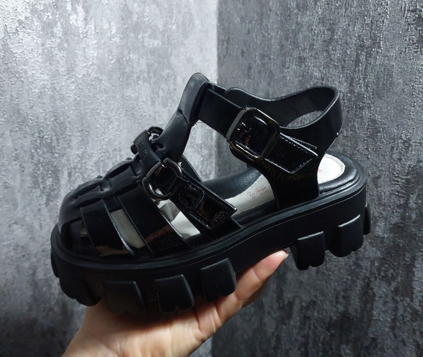 Босоніжки туфлі сандалі дівчинка