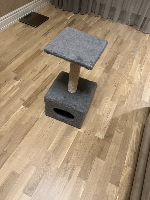 Будиночок-когтеточка для кота у відмінному стані