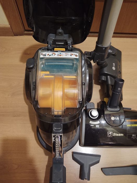 Пилосос LG Compressor з відпаровувачем