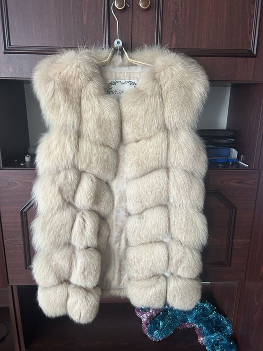 Продам песцовую желетку