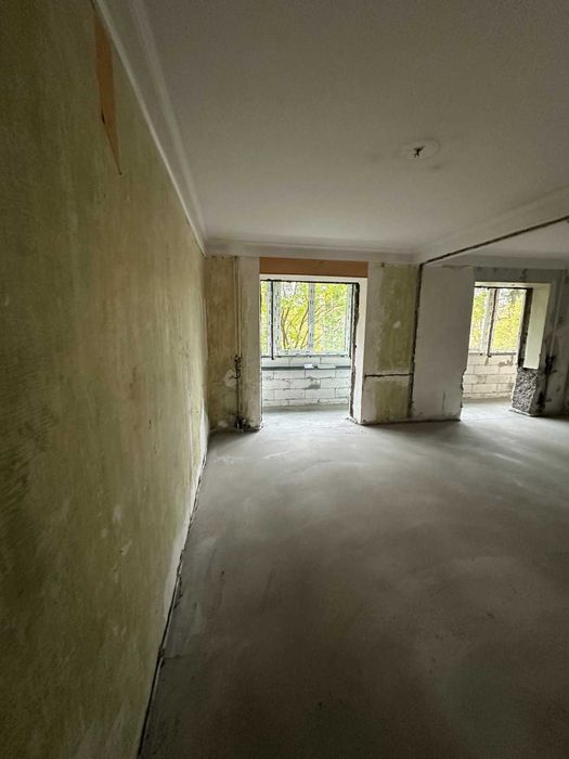 Фасадне приміщення в оренду на Березняках