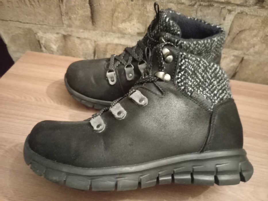 Женские ботинки демисезонные  кожаные Sketchers размер 36.