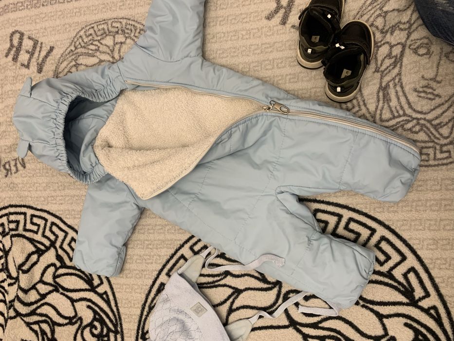 Комбінезон, шапочка та шкіряні черевички