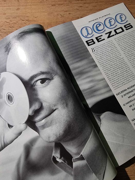 Playboy 8/000 - Kristi Cline, Angie Everhart, Jeff Bezos, Paulo Coelho