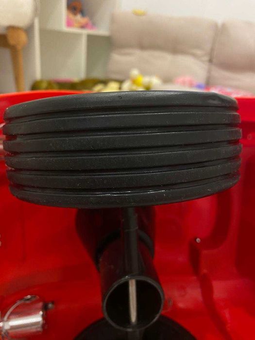 Машинка толокар з резиновими колесами майже нова