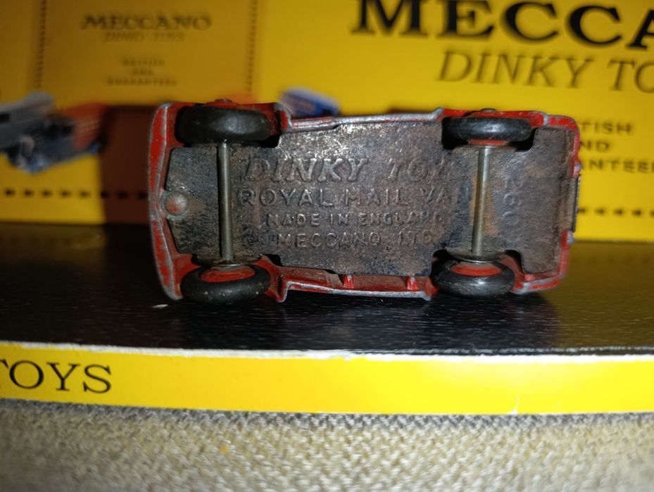 Miniatura Dinky Toys No. 260 Morris J. 1955