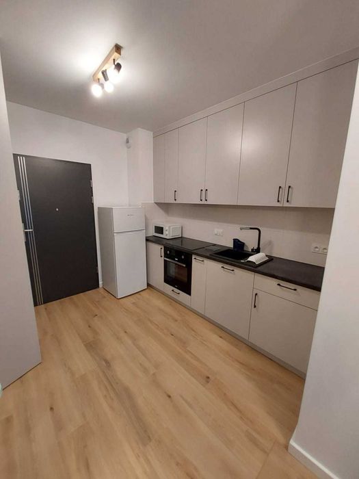 Kawalerka 27,45 m2 z klimatyzacją + zadaszony balkon 14.45 m2 i pomieszczenie lokatorskie 2.16 m2