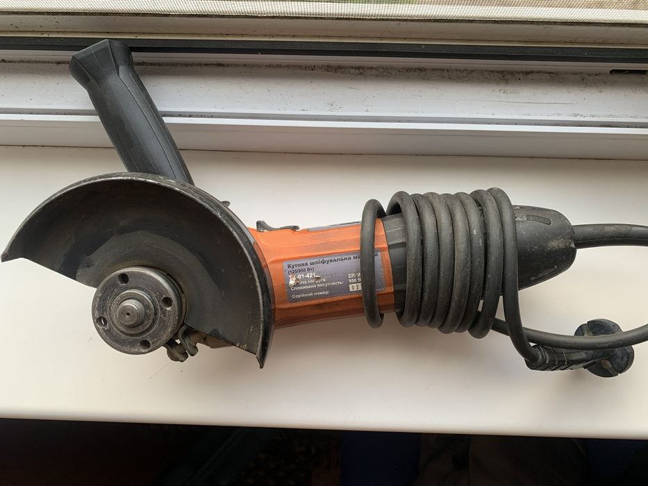 Угловая шлифовальная машина