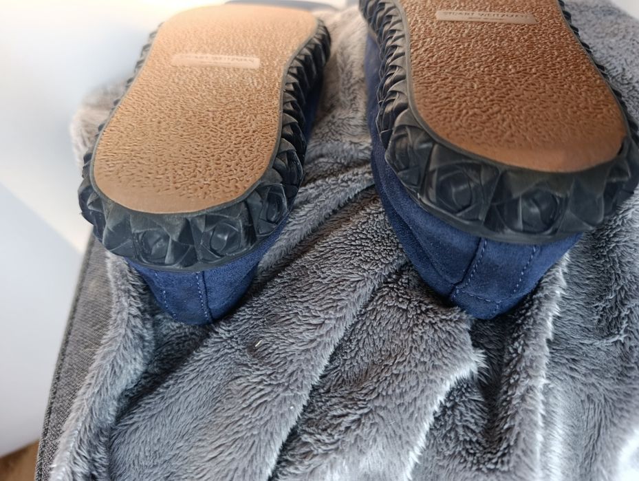Stuart Weitzman, model Fringiecoverstory (XL17415).