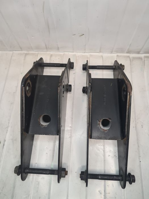 Wspornik mocowania siłownika wywrotu kabiny Renault Gama T