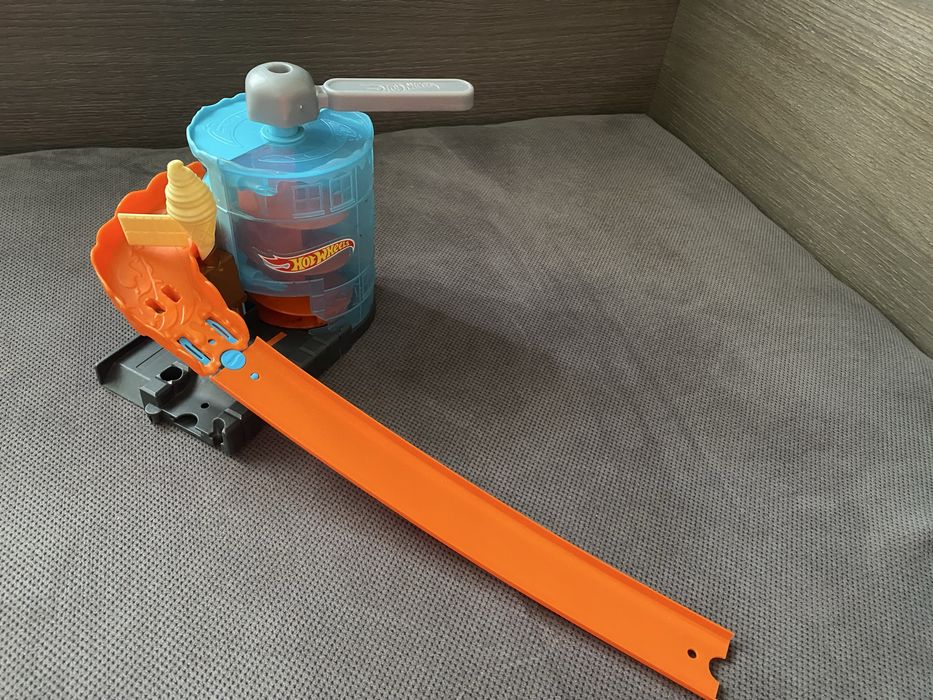 Hotwheels.хотвілс атракціон
