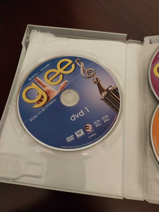 Glee - 1ª temporada, DVD, 22 episódios + exclusivos karaoke e jukebox